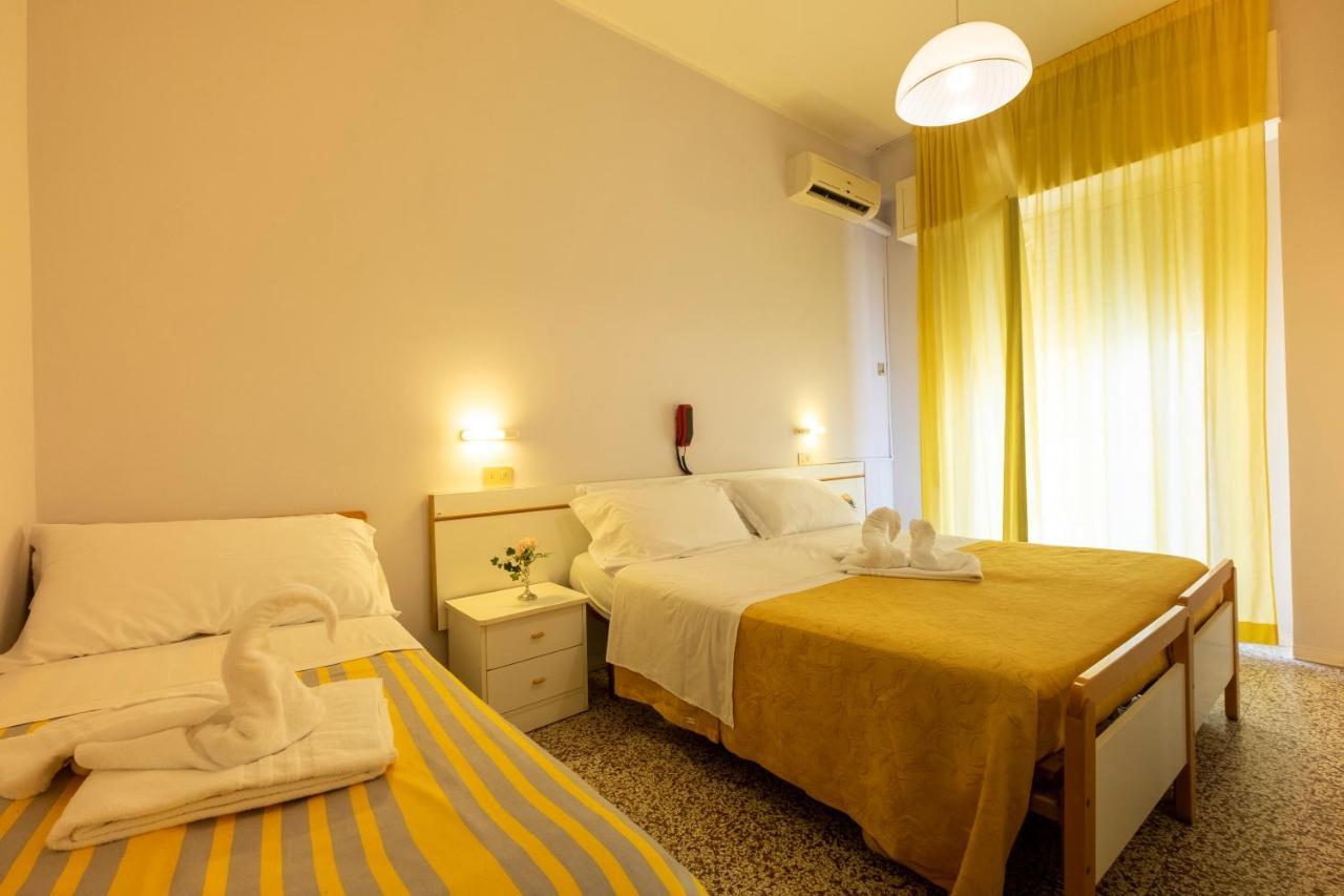 Hotel Giumer Римини Экстерьер фото
