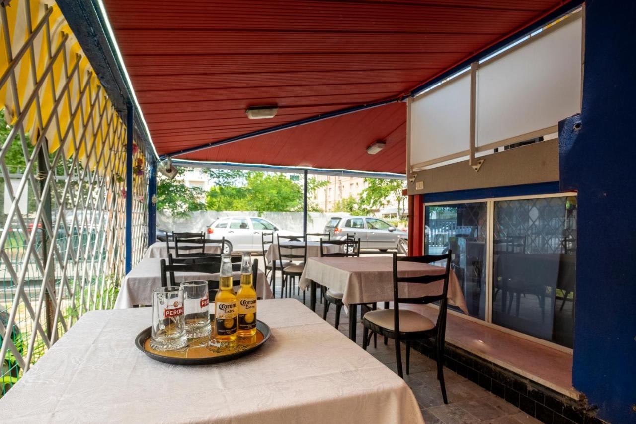 Hotel Giumer Римини Экстерьер фото