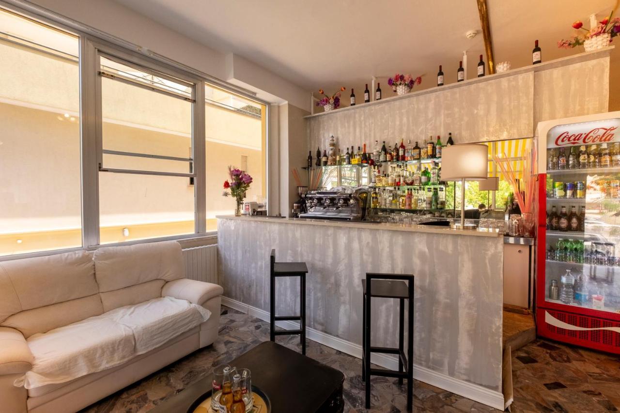 Hotel Giumer Римини Экстерьер фото