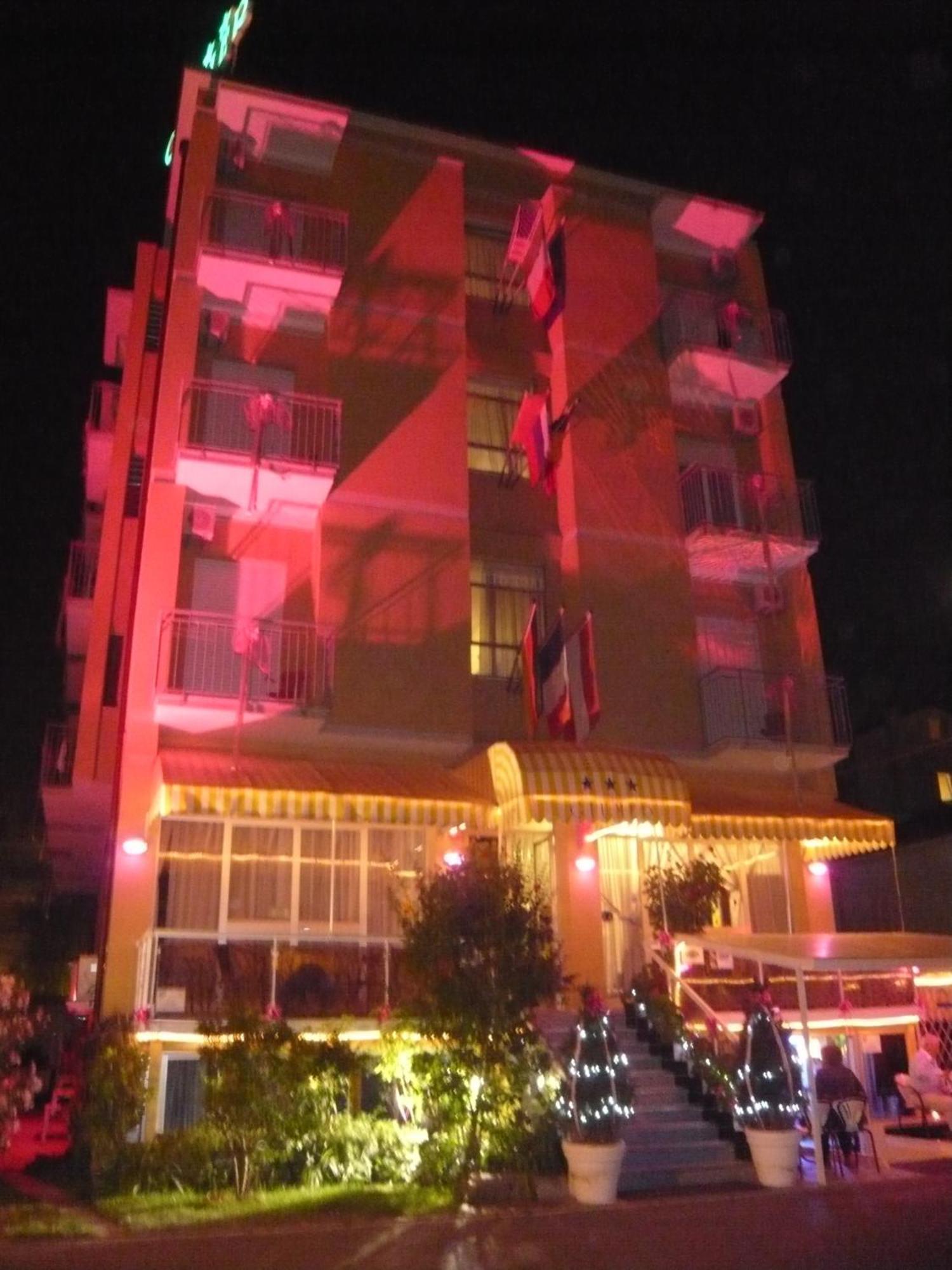 Hotel Giumer Римини Экстерьер фото