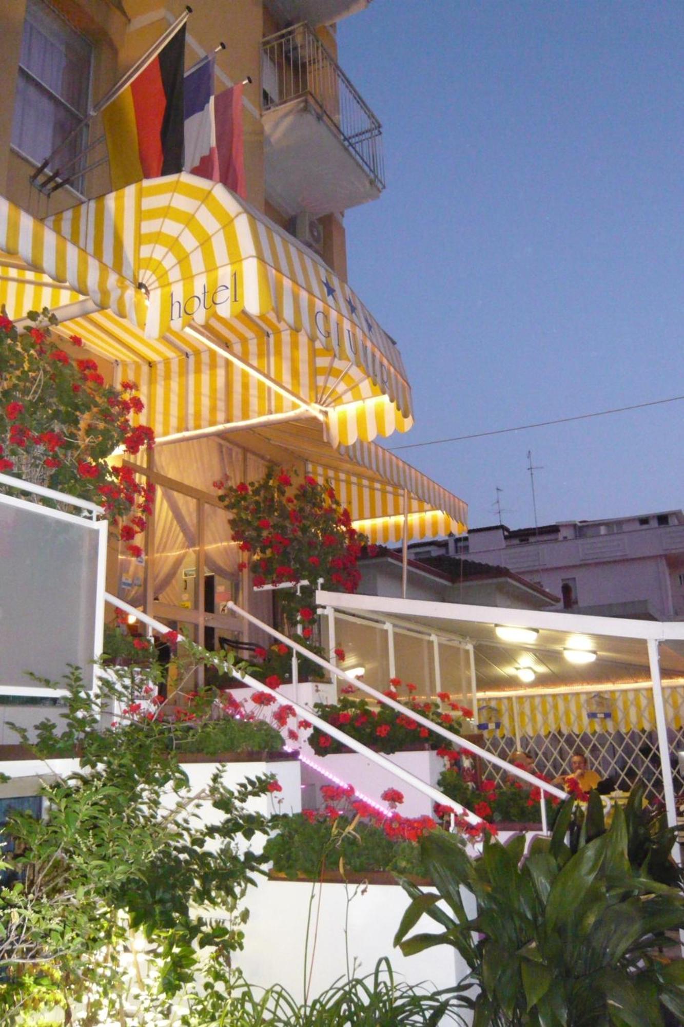 Hotel Giumer Римини Экстерьер фото