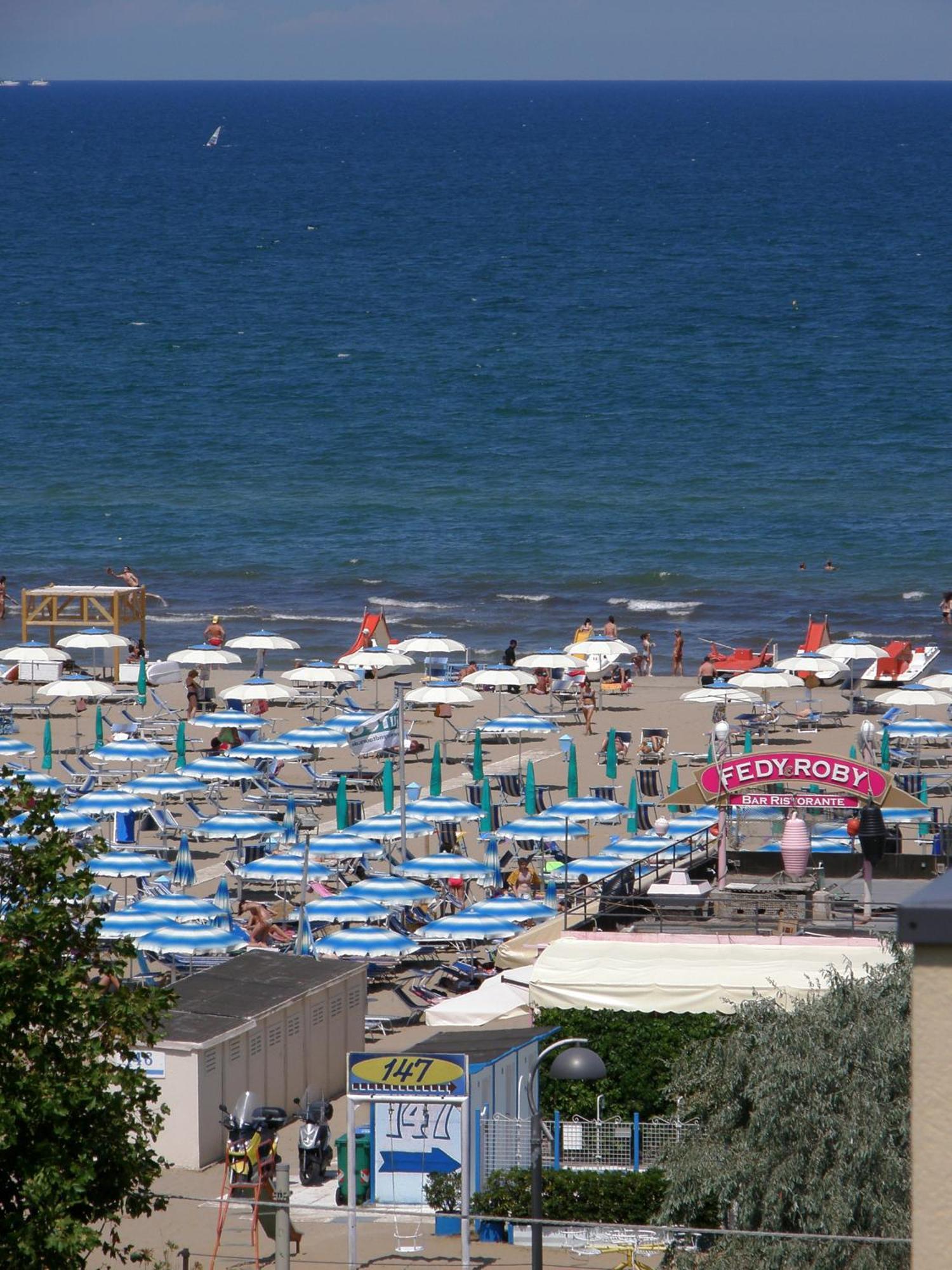 Hotel Giumer Римини Экстерьер фото